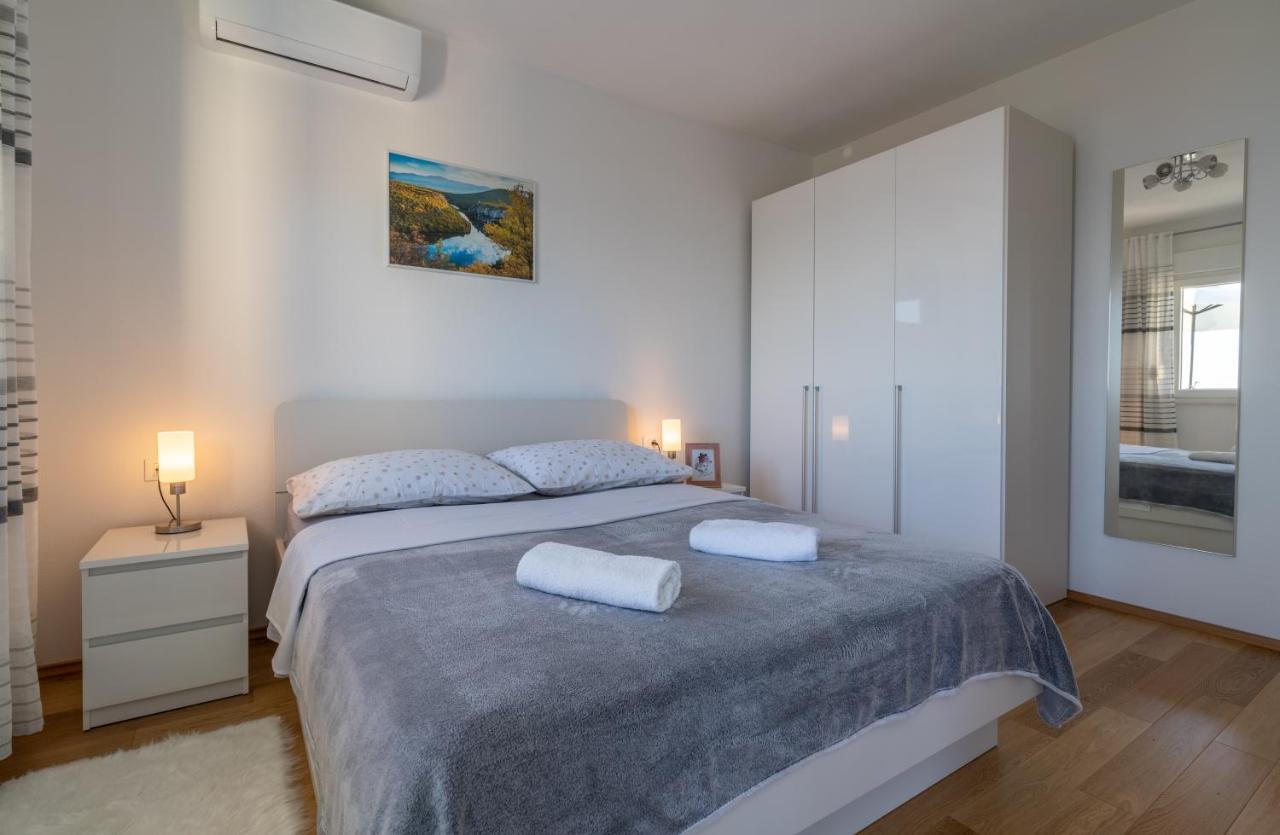 Private Villa Golden Hour With A View Of Split Area Kaštel Sućurac Extérieur photo