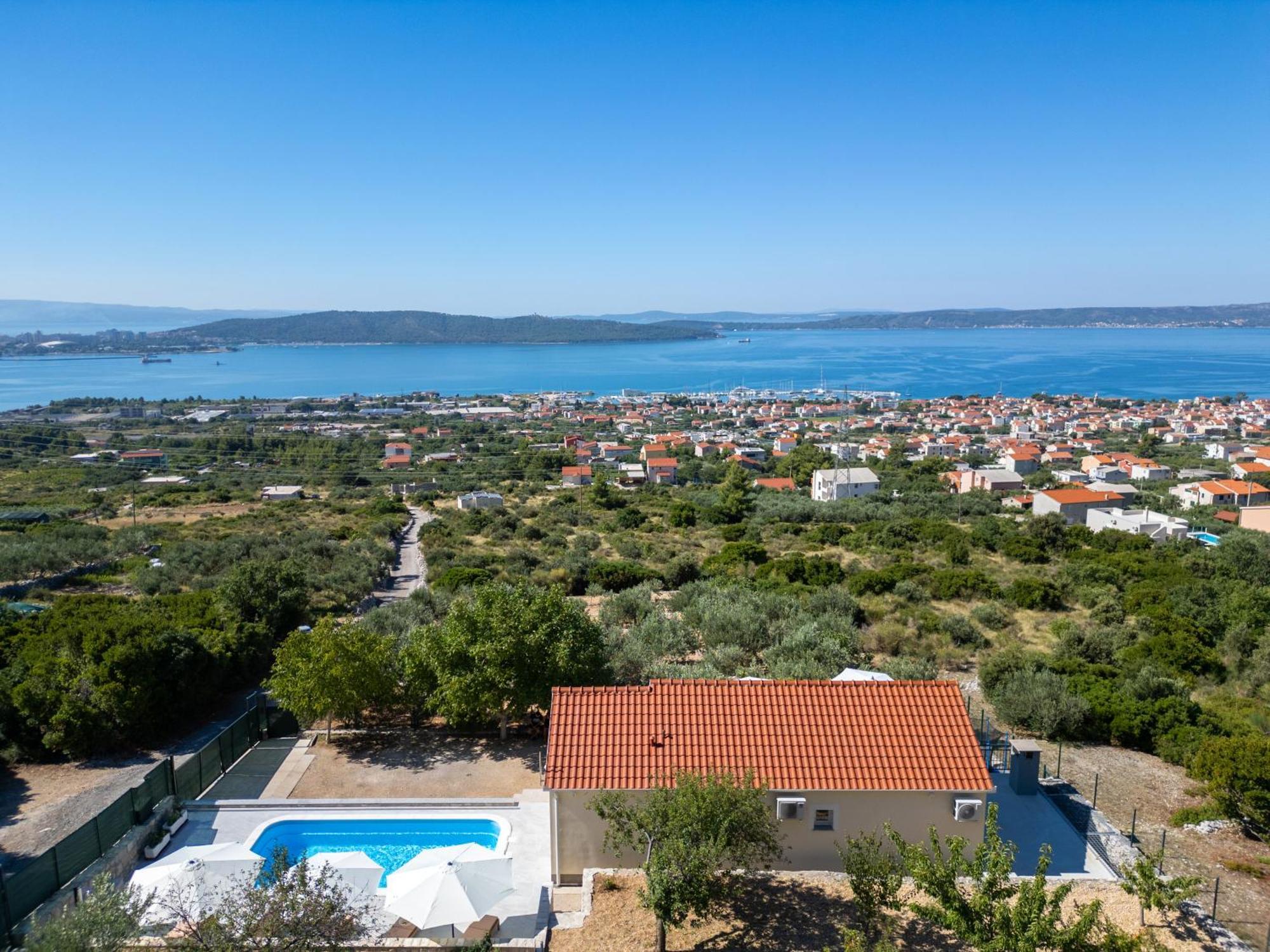 Private Villa Golden Hour With A View Of Split Area Kaštel Sućurac Extérieur photo