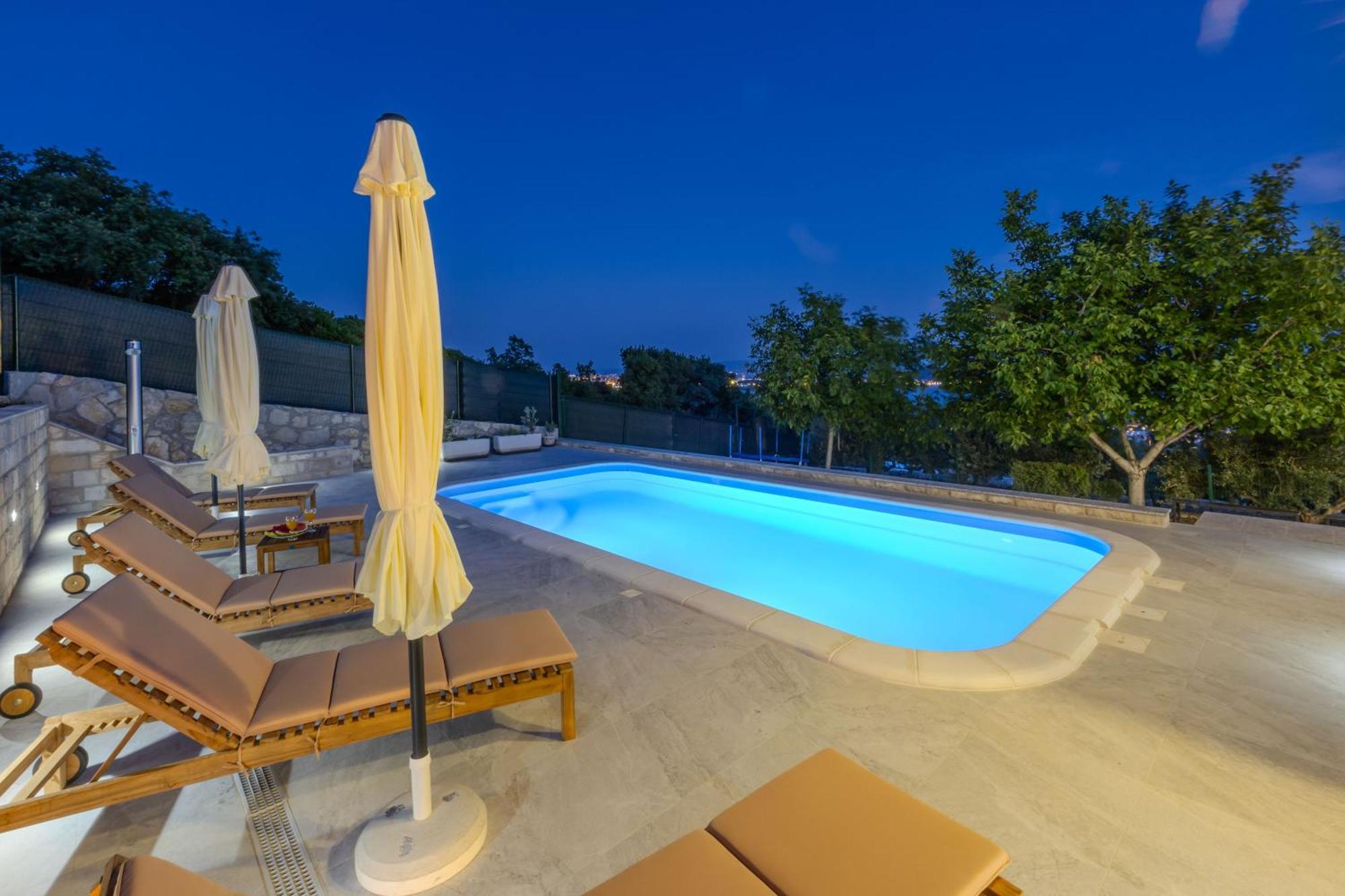 Private Villa Golden Hour With A View Of Split Area Kaštel Sućurac Extérieur photo