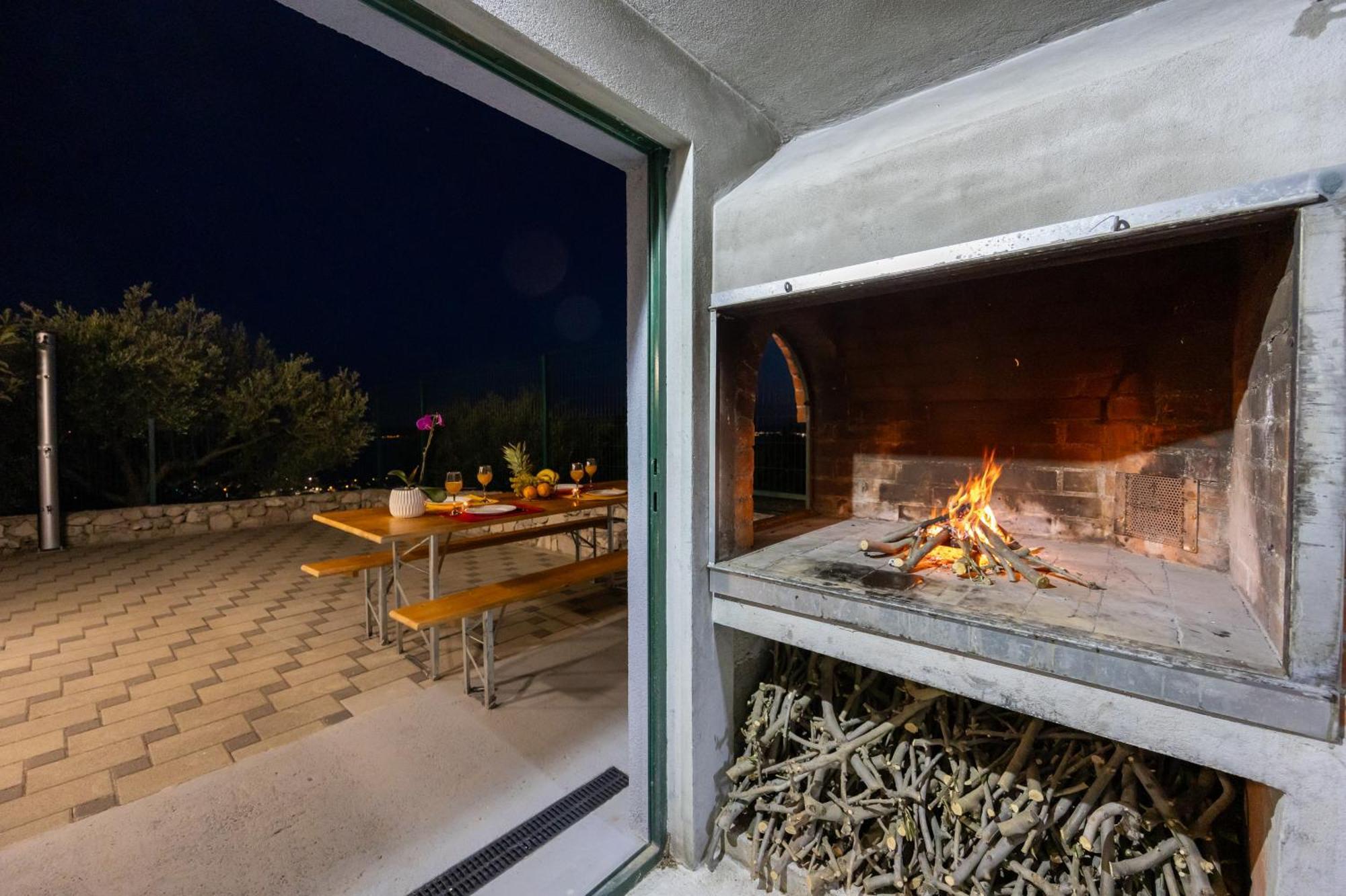 Private Villa Golden Hour With A View Of Split Area Kaštel Sućurac Extérieur photo