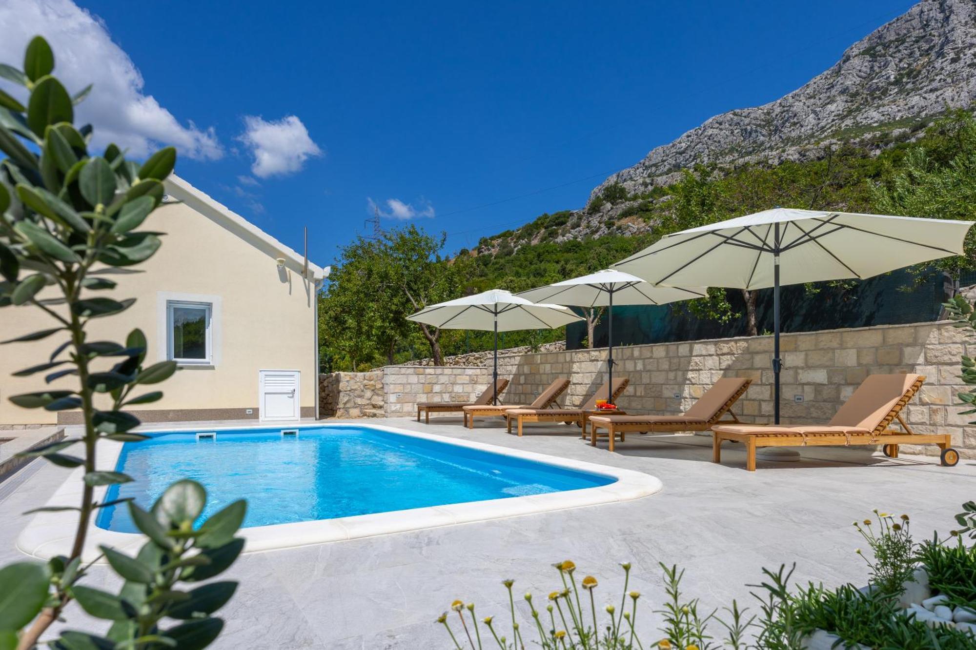 Private Villa Golden Hour With A View Of Split Area Kaštel Sućurac Extérieur photo