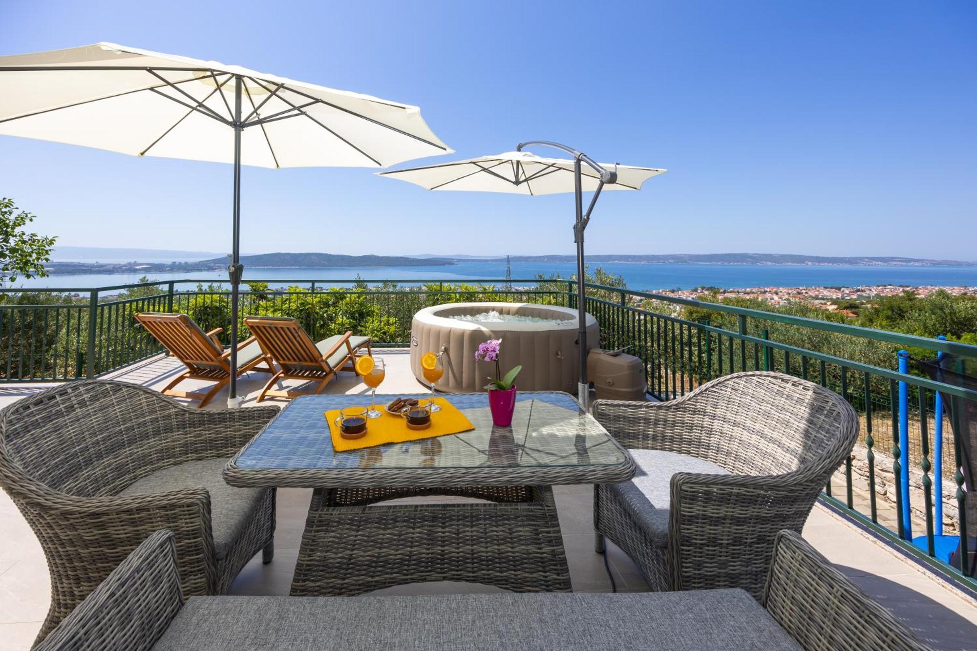 Private Villa Golden Hour With A View Of Split Area Kaštel Sućurac Extérieur photo