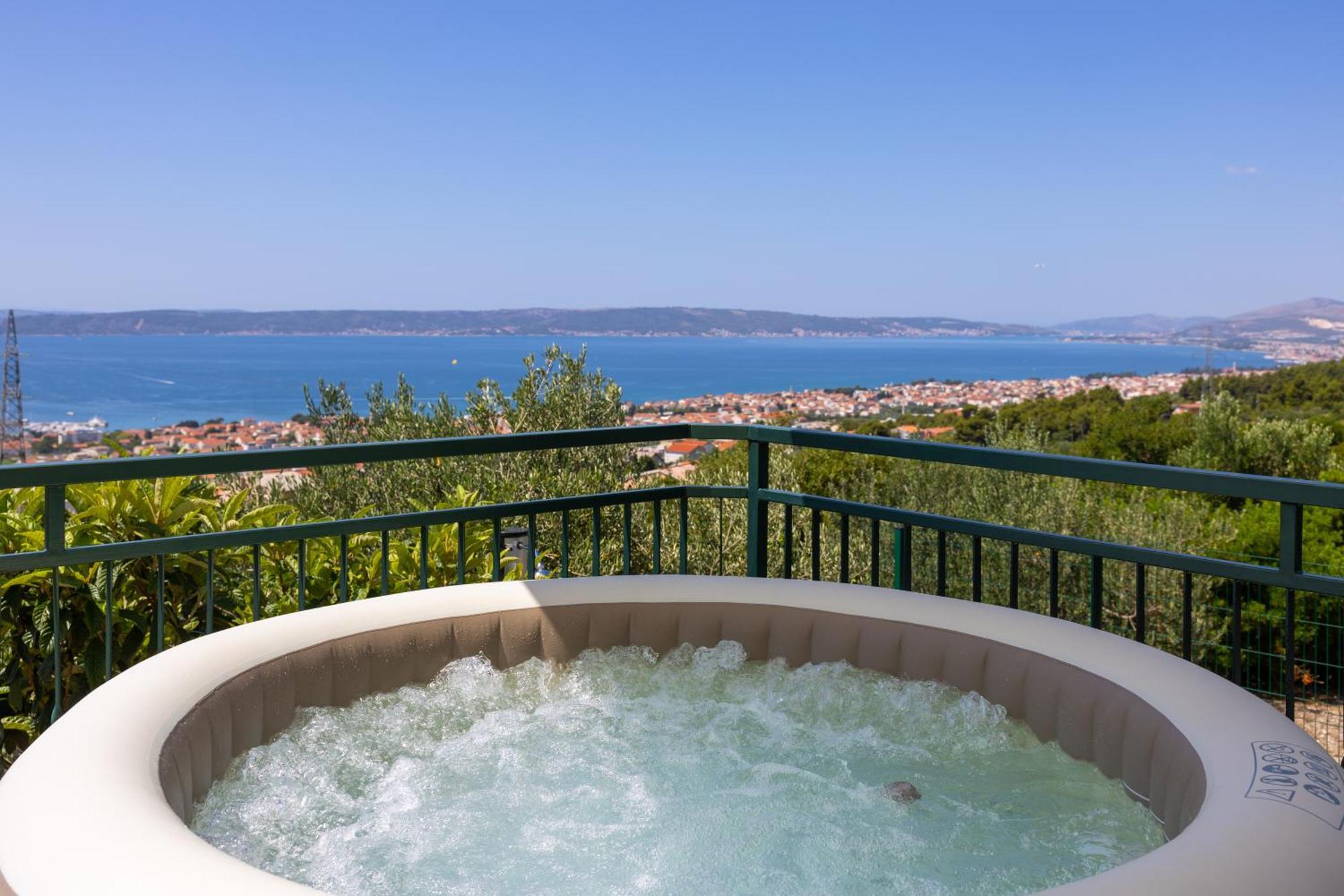 Private Villa Golden Hour With A View Of Split Area Kaštel Sućurac Extérieur photo