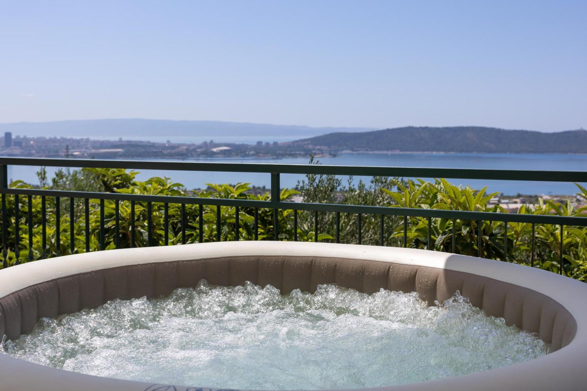 Private Villa Golden Hour With A View Of Split Area Kaštel Sućurac Extérieur photo