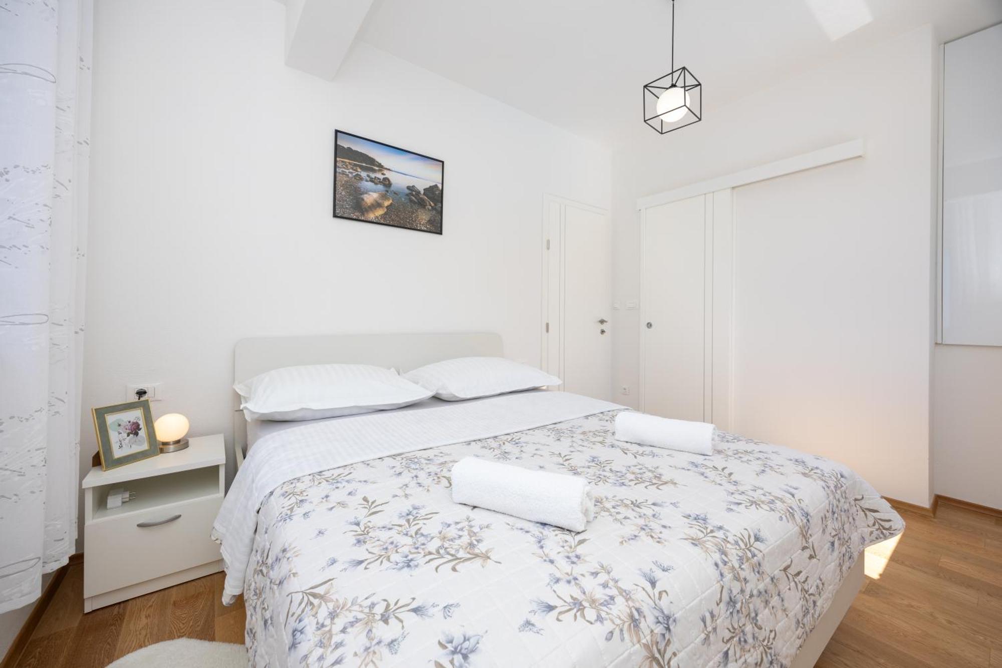 Private Villa Golden Hour With A View Of Split Area Kaštel Sućurac Extérieur photo