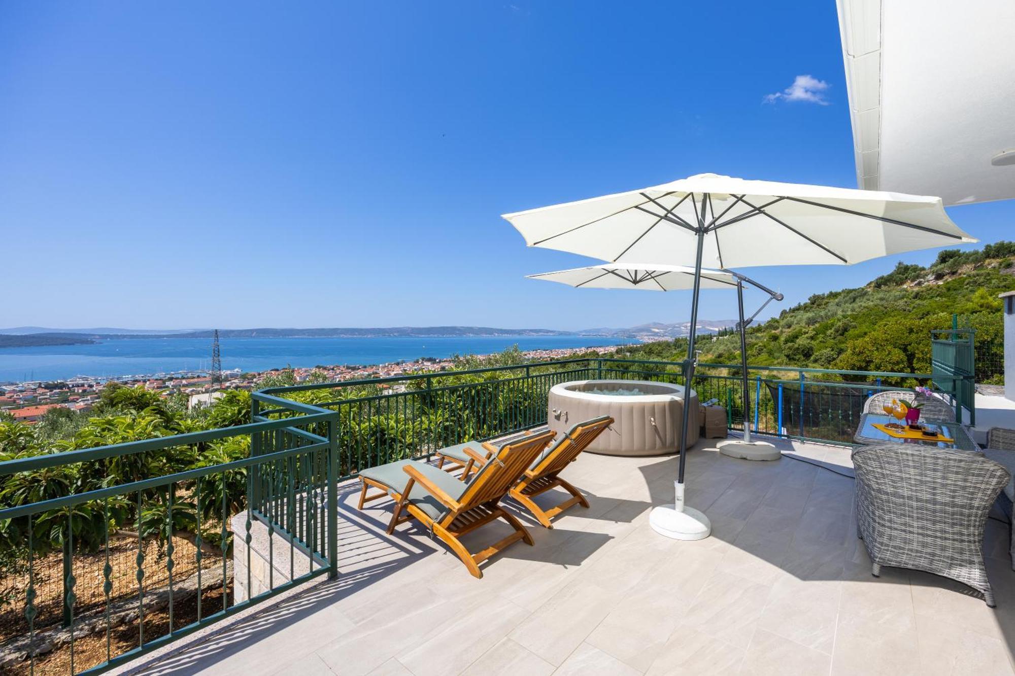 Private Villa Golden Hour With A View Of Split Area Kaštel Sućurac Extérieur photo